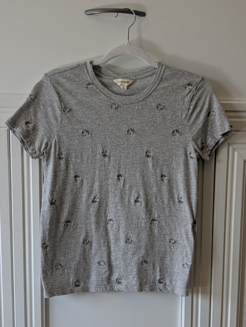 Lucky Brand Slightly Distressed Gray Embroidered Tee. Small.